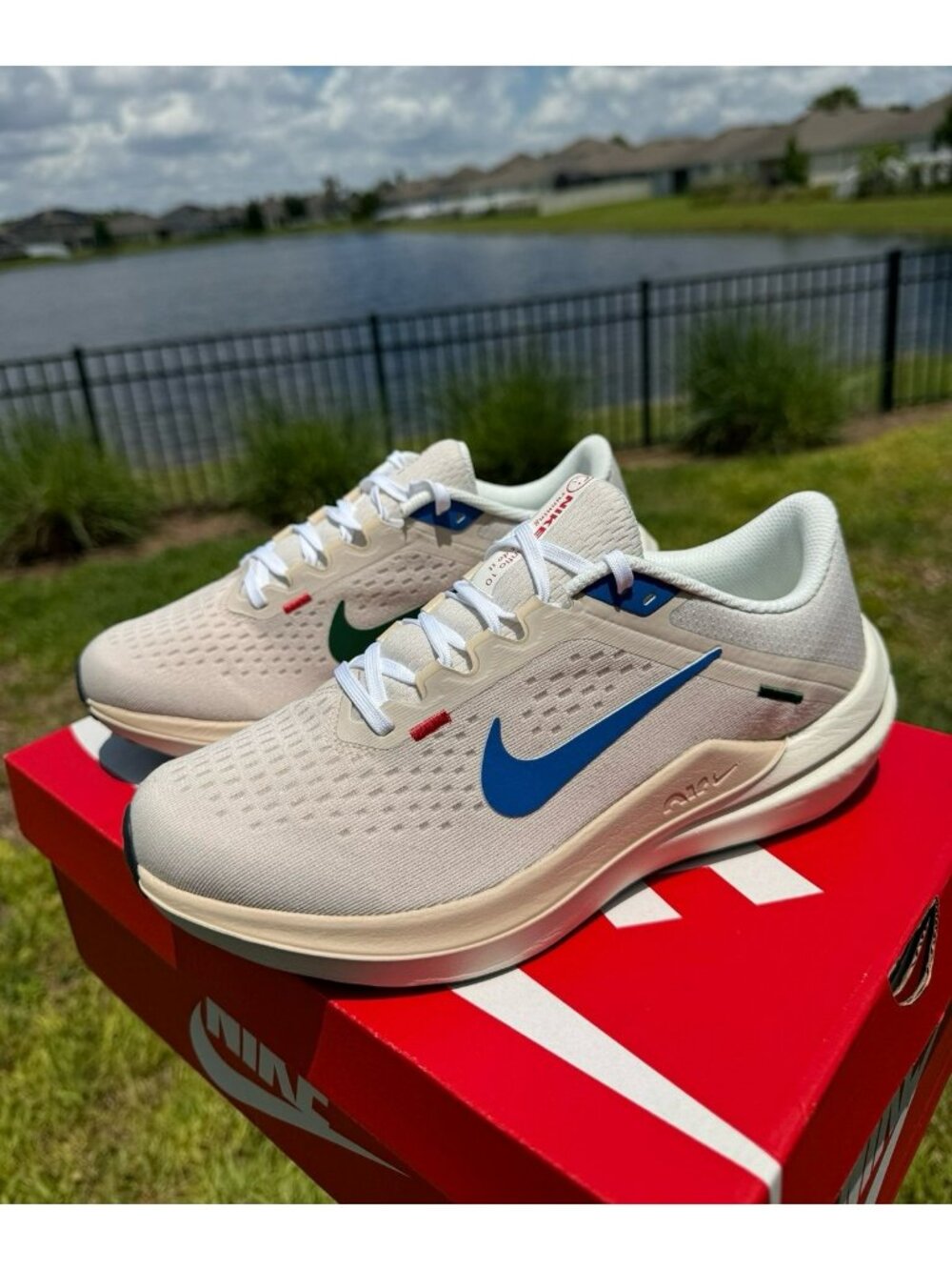 8.5 WOMEN'S NIKE AIR WINFLO 10 OREWOOD WHITE  HQ1178-141 SNEAKERS